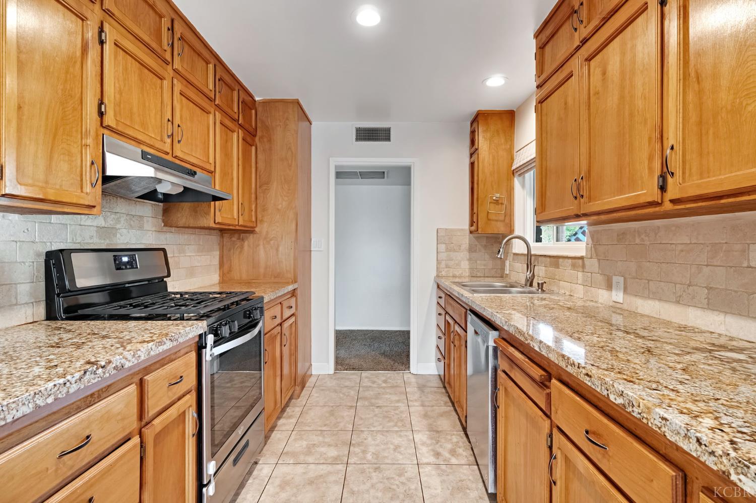 175 E Birch Ave, Hanford, CA 93230