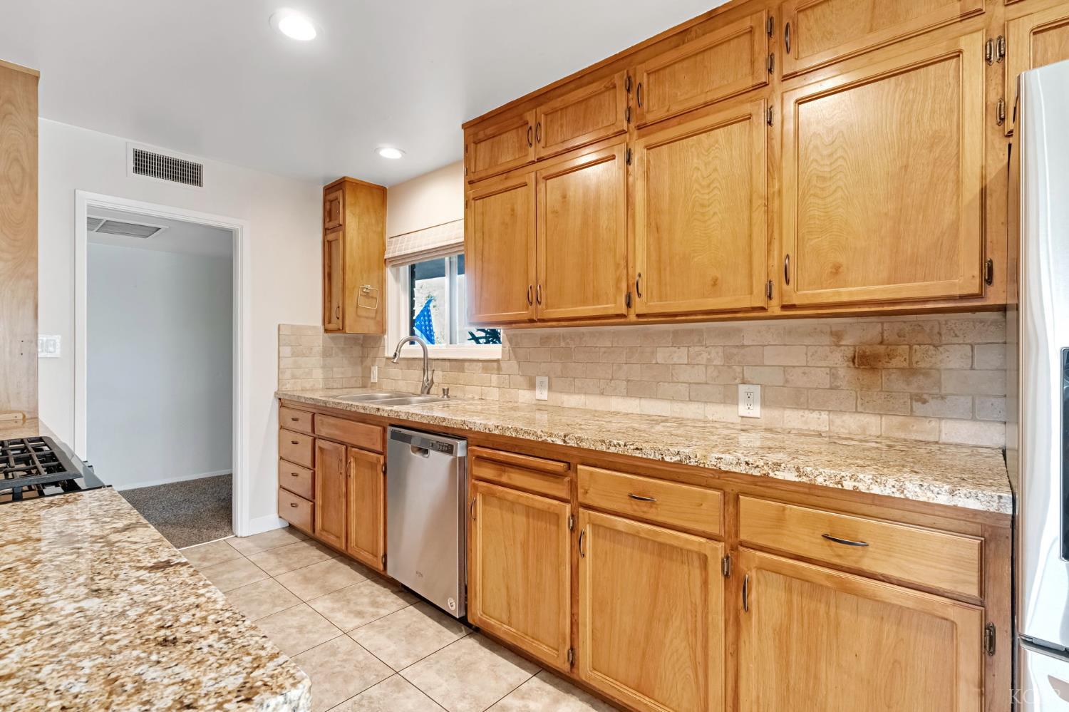 175 E Birch Ave, Hanford, CA 93230