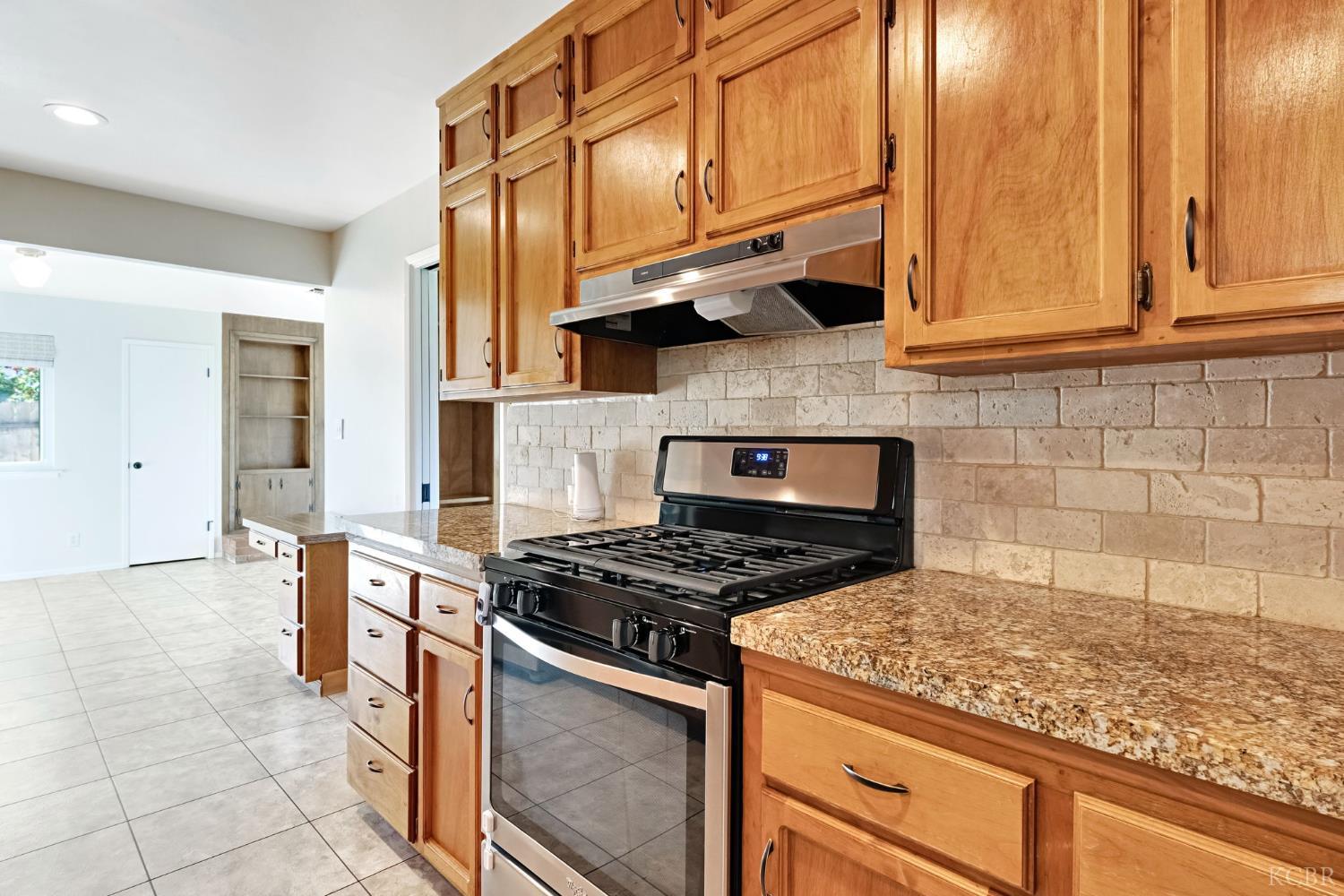 175 E Birch Ave, Hanford, CA 93230