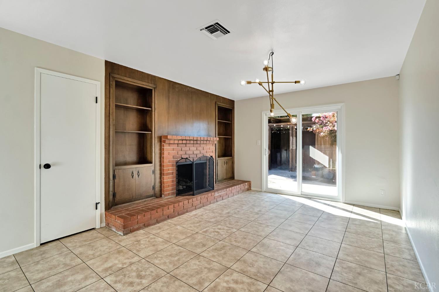 175 E Birch Ave, Hanford, CA 93230