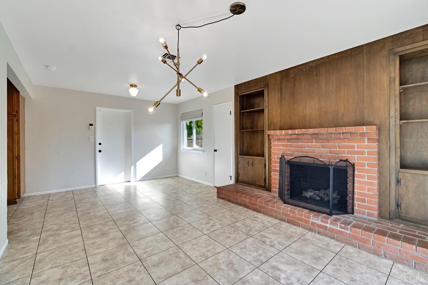 175 E Birch Ave, Hanford, CA 93230