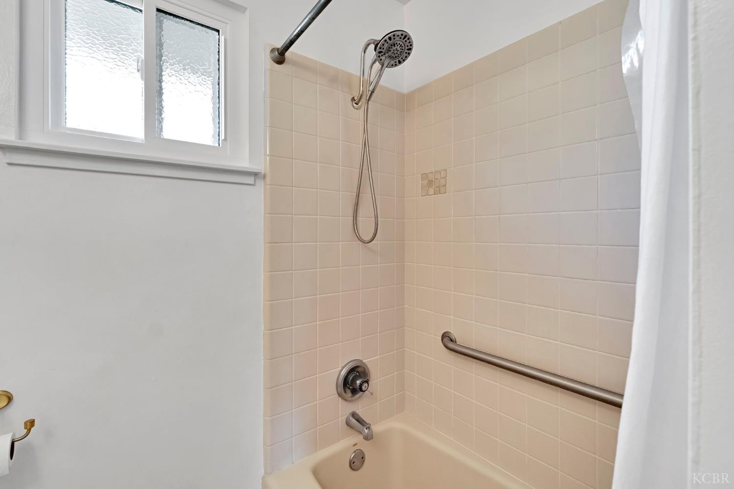 175 E Birch Ave, Hanford, CA 93230