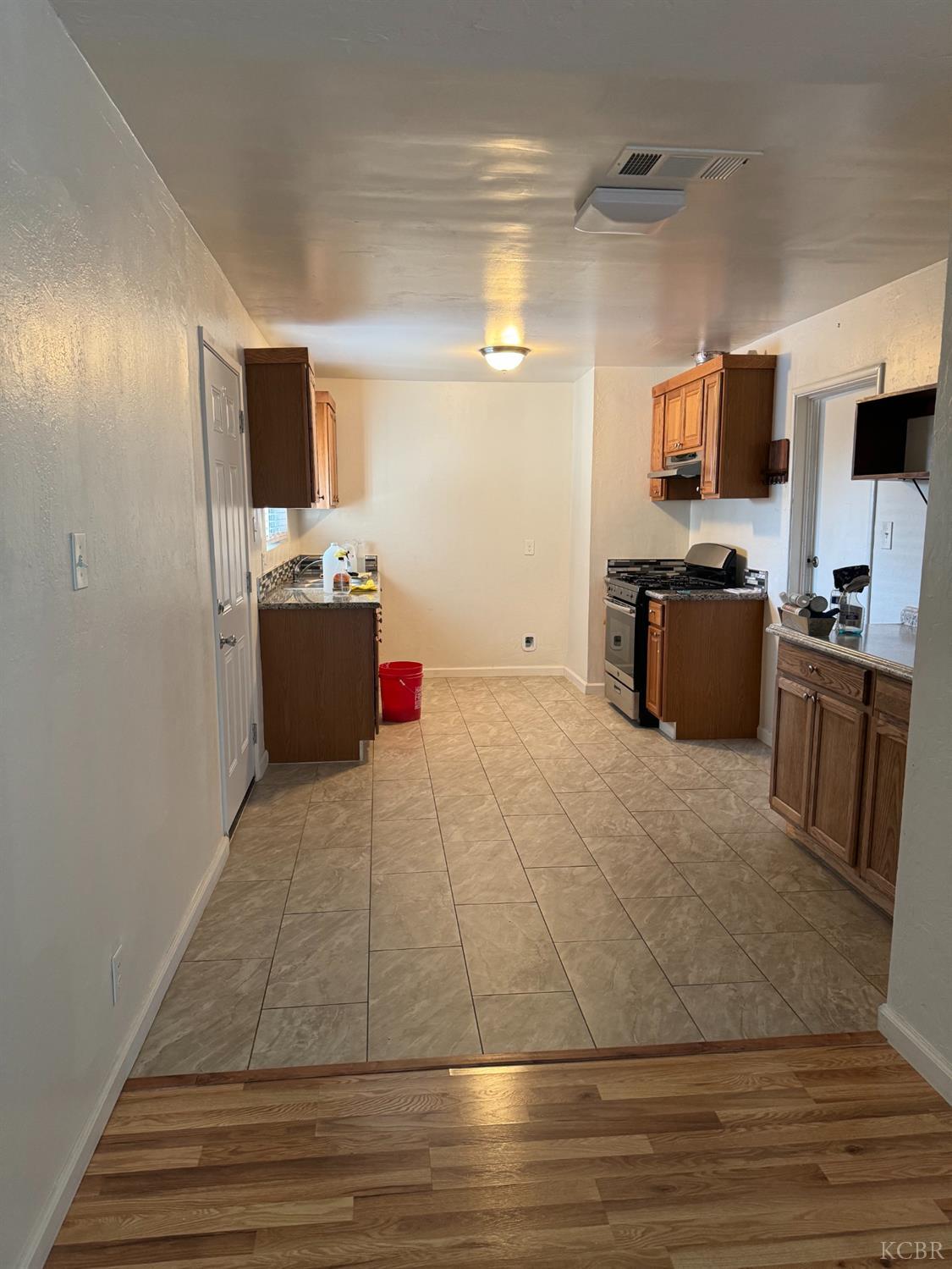 272 E D St, Lemoore, CA 93245