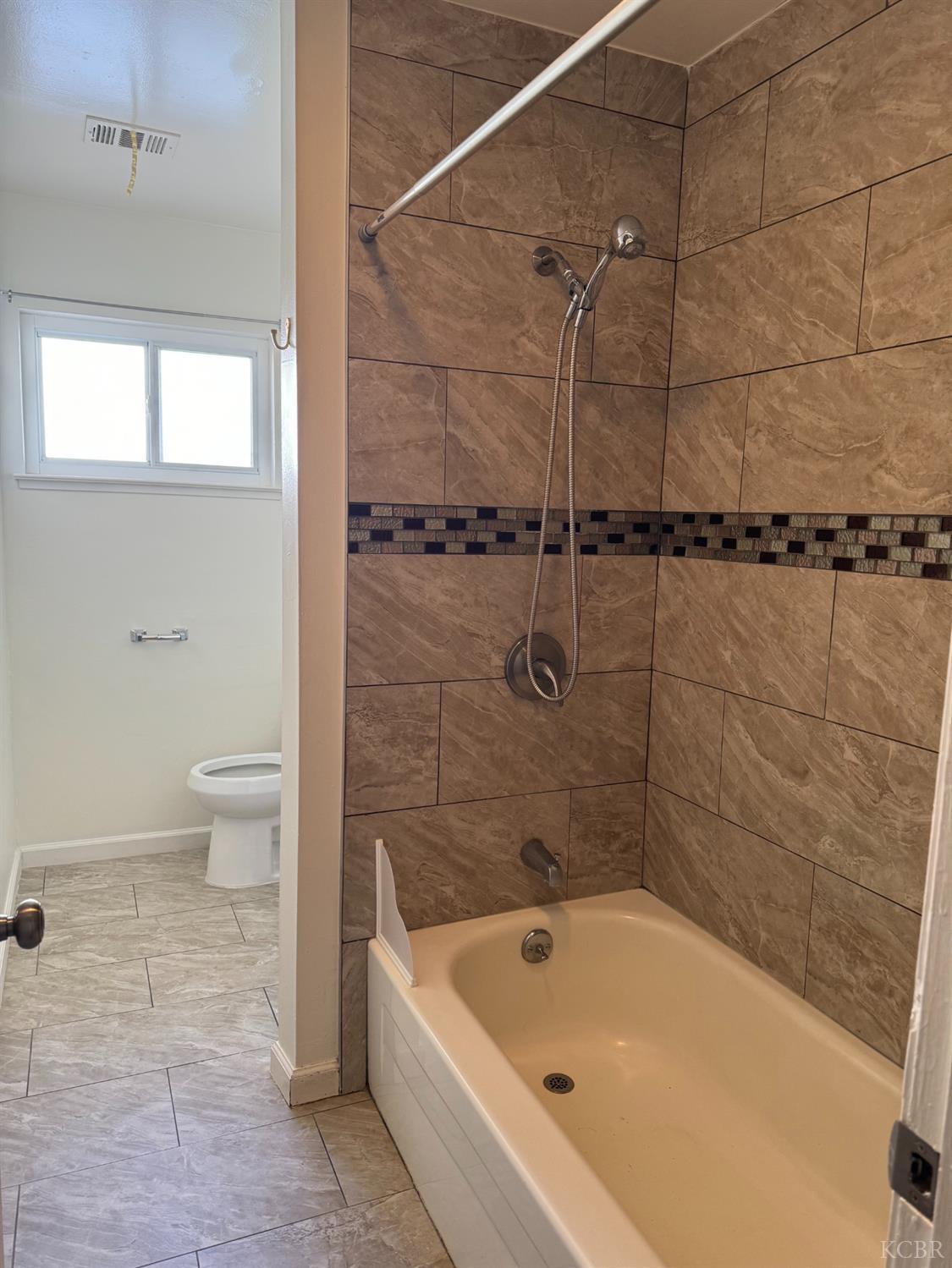 272 E D St, Lemoore, CA 93245