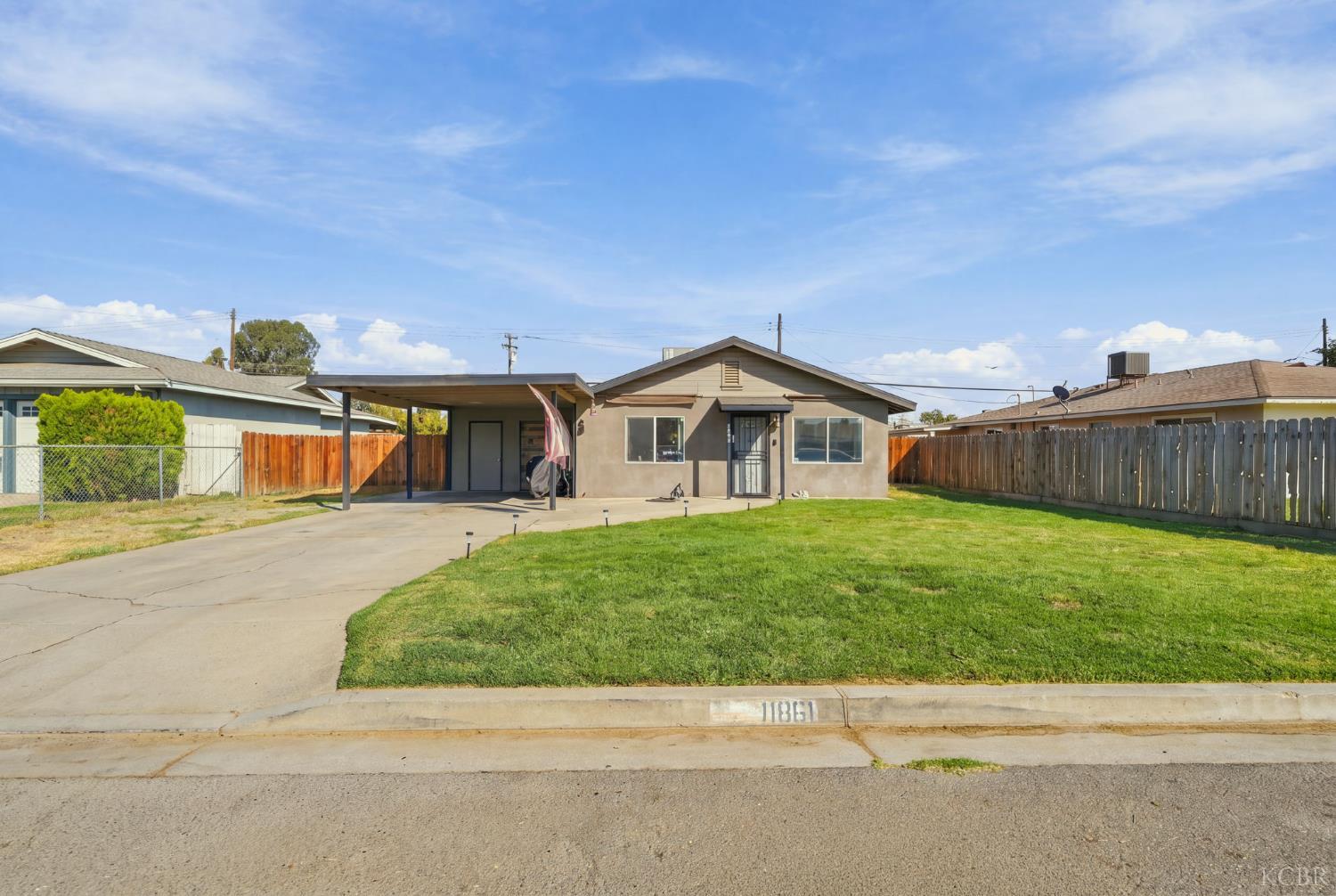 11861 Chris Ln, Hanford, CA 93230