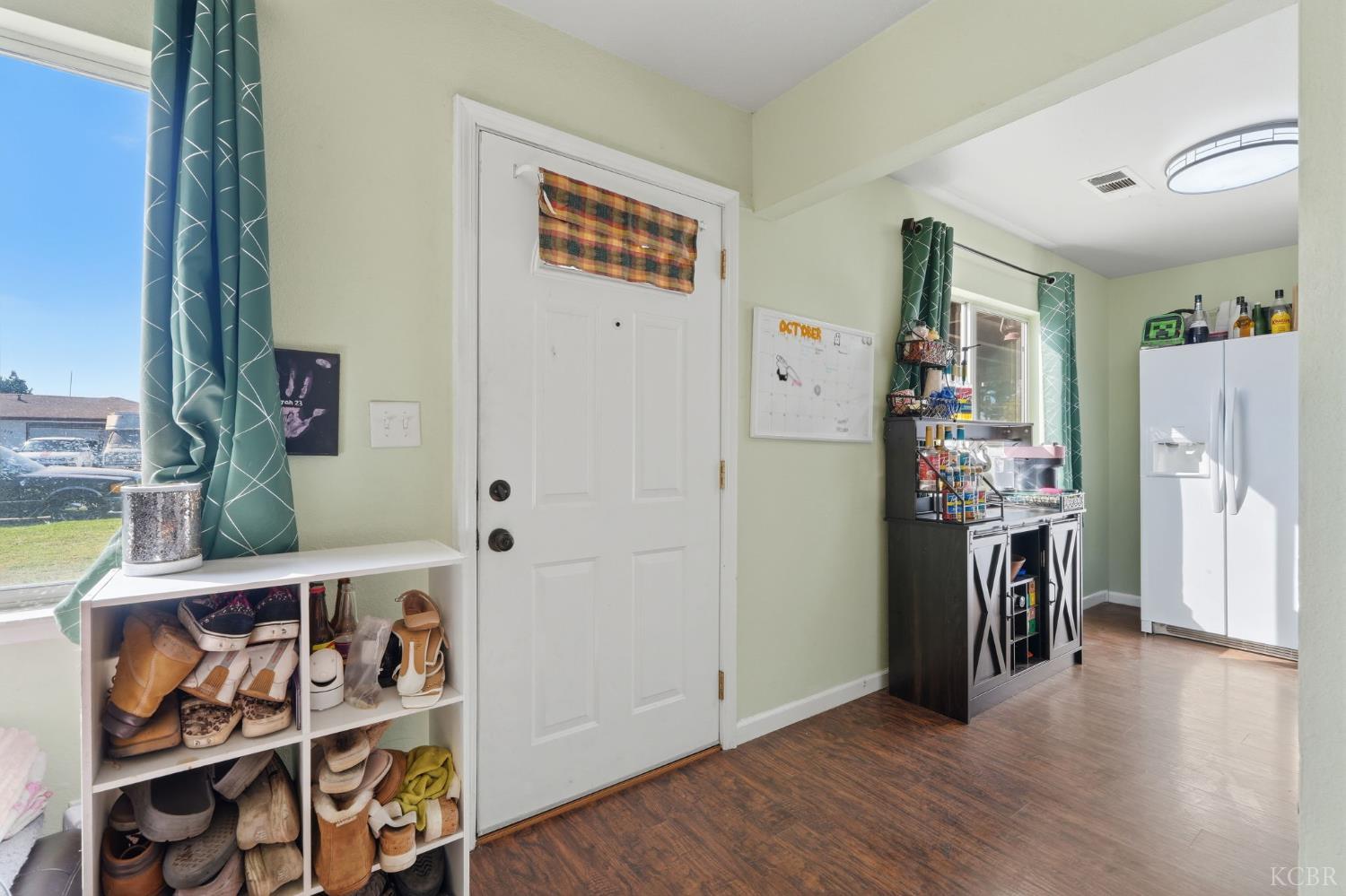 11861 Chris Ln, Hanford, CA 93230