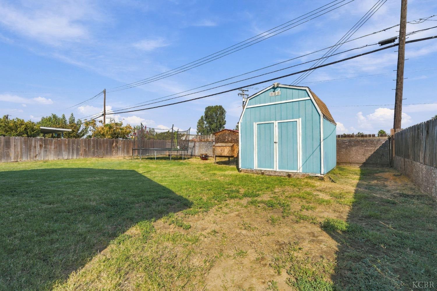 11861 Chris Ln, Hanford, CA 93230
