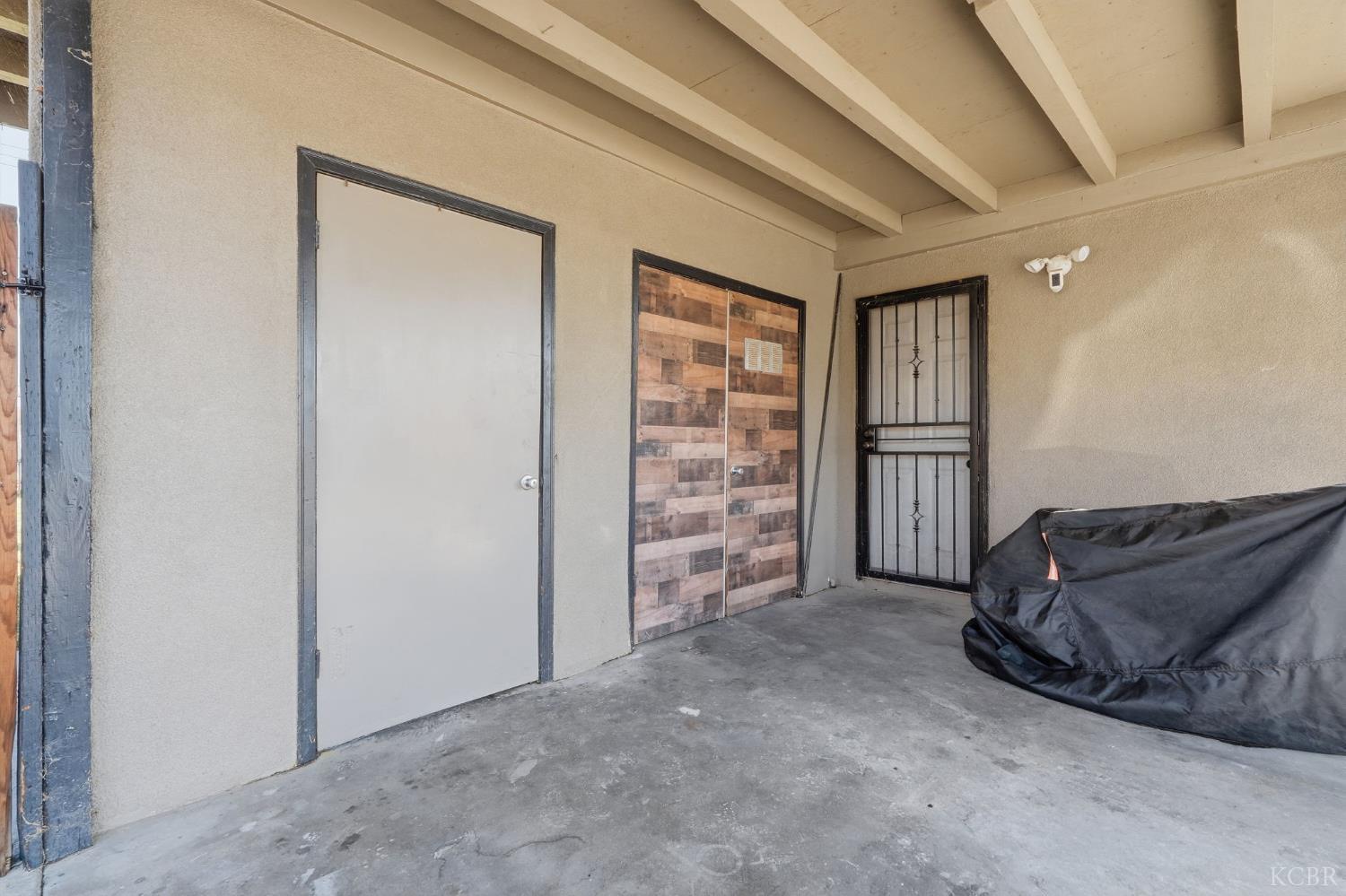 11861 Chris Ln, Hanford, CA 93230