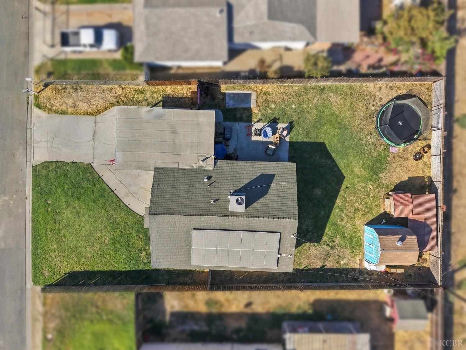 11861 Chris Ln, Hanford, CA 93230