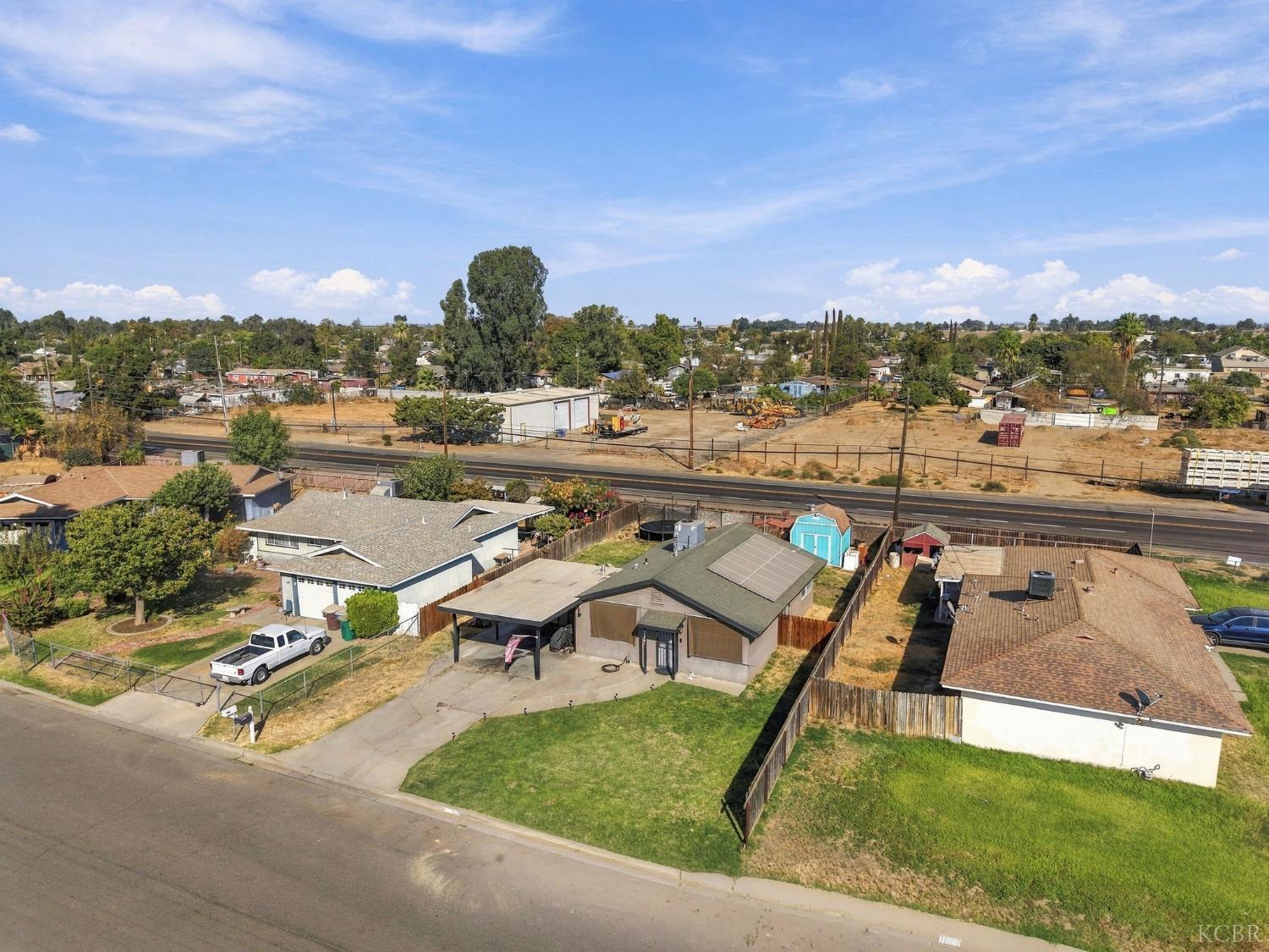 11861 Chris Ln, Hanford, CA 93230