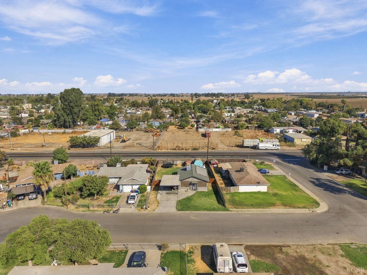 11861 Chris Ln, Hanford, CA 93230