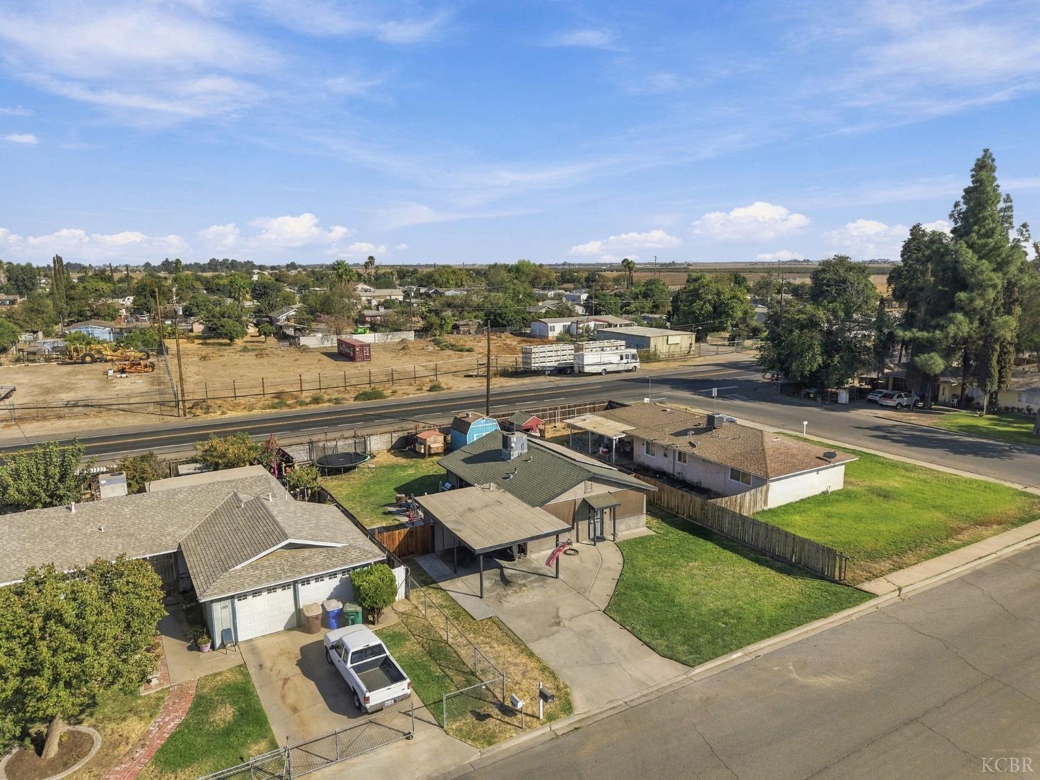 11861 Chris Ln, Hanford, CA 93230