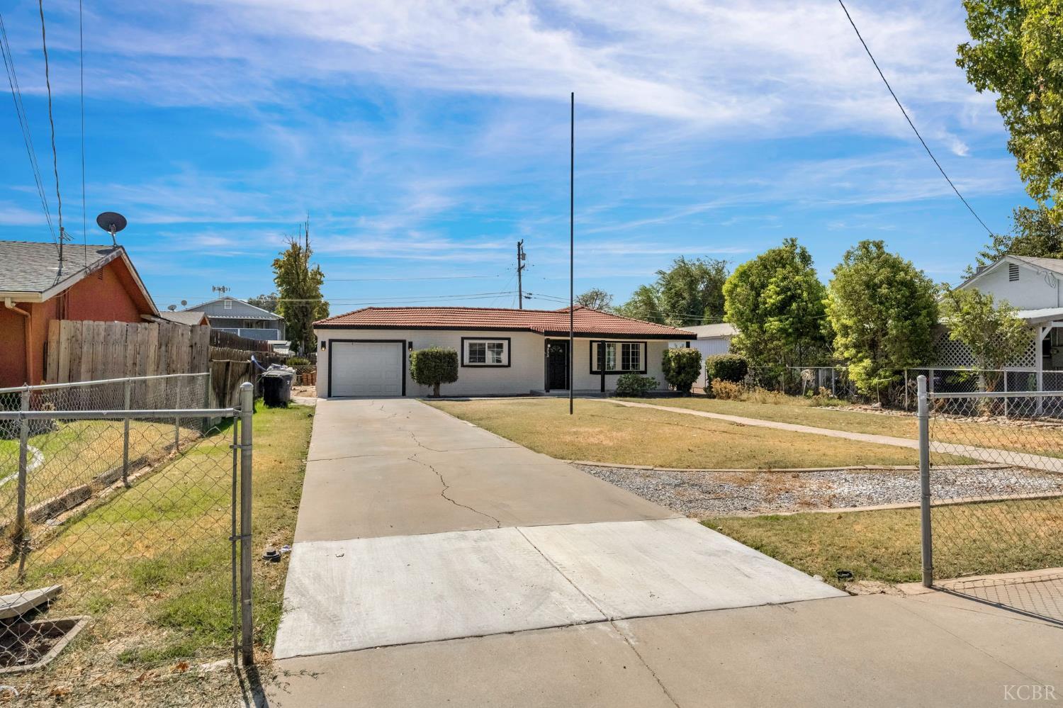333 Oleander Ave, Lemoore, CA 93245
