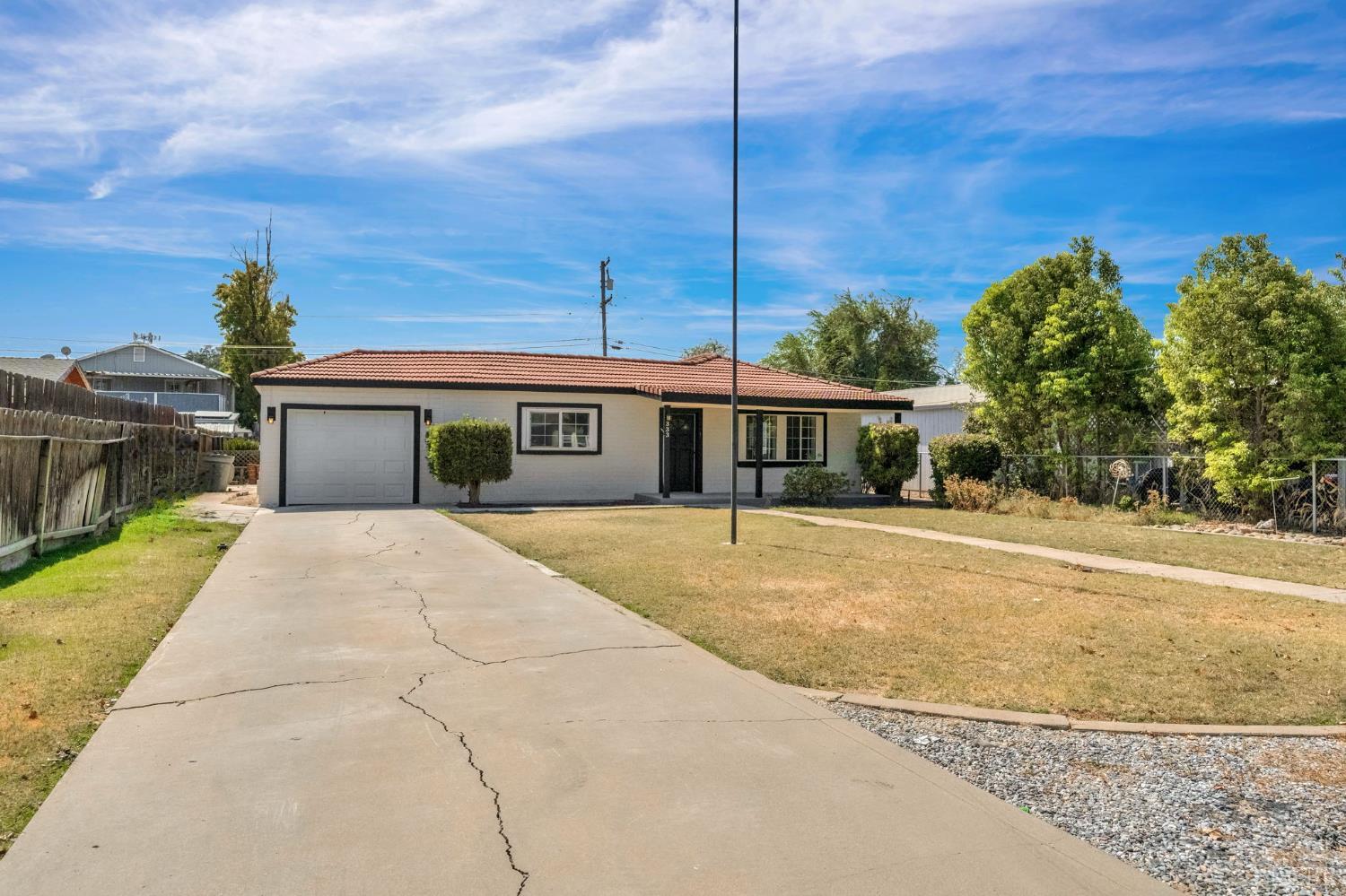 333 Oleander Ave, Lemoore, CA 93245