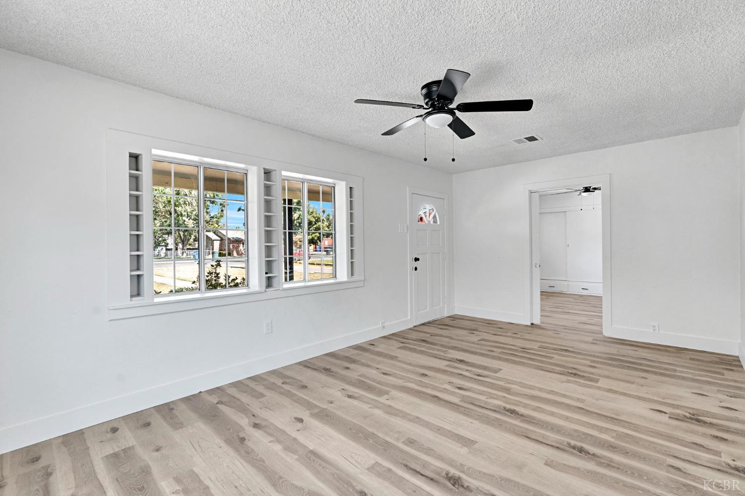 333 Oleander Ave, Lemoore, CA 93245