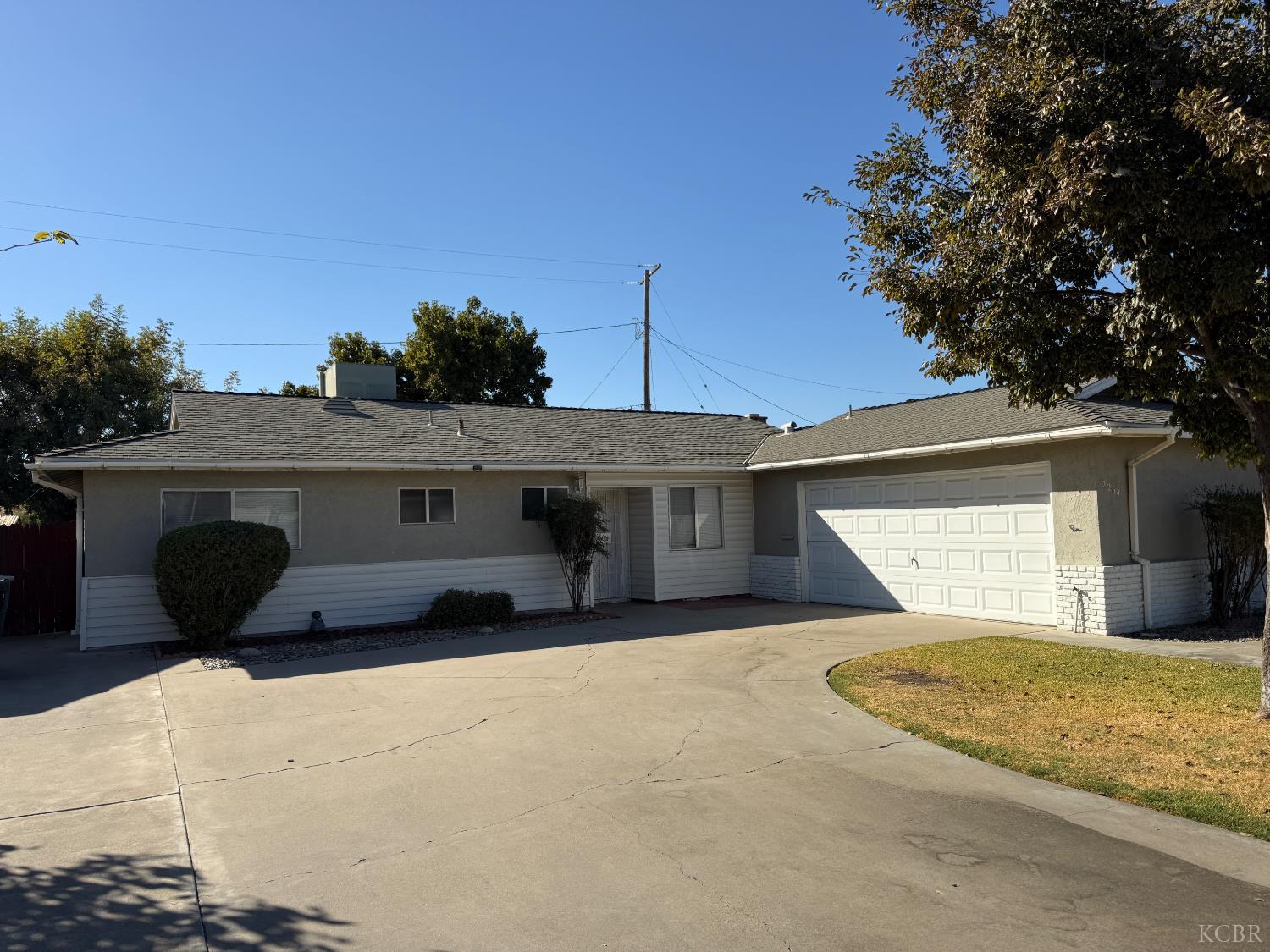 2264 Fairmont Dr, Hanford, CA 93230