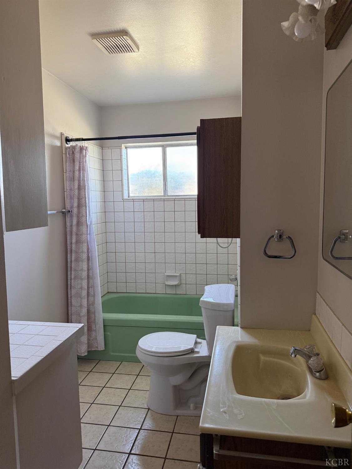 2264 Fairmont Dr, Hanford, CA 93230
