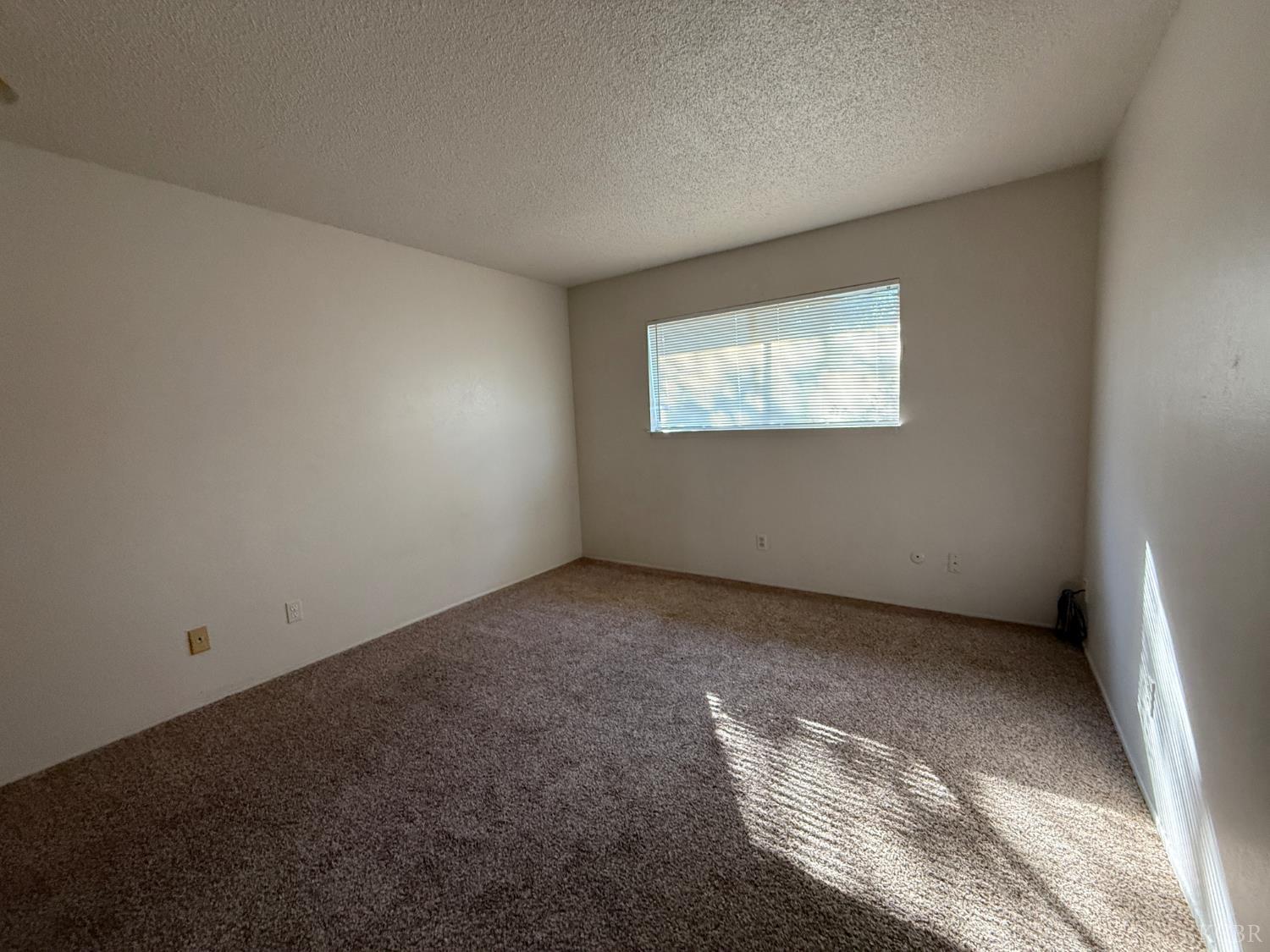 2264 Fairmont Dr, Hanford, CA 93230