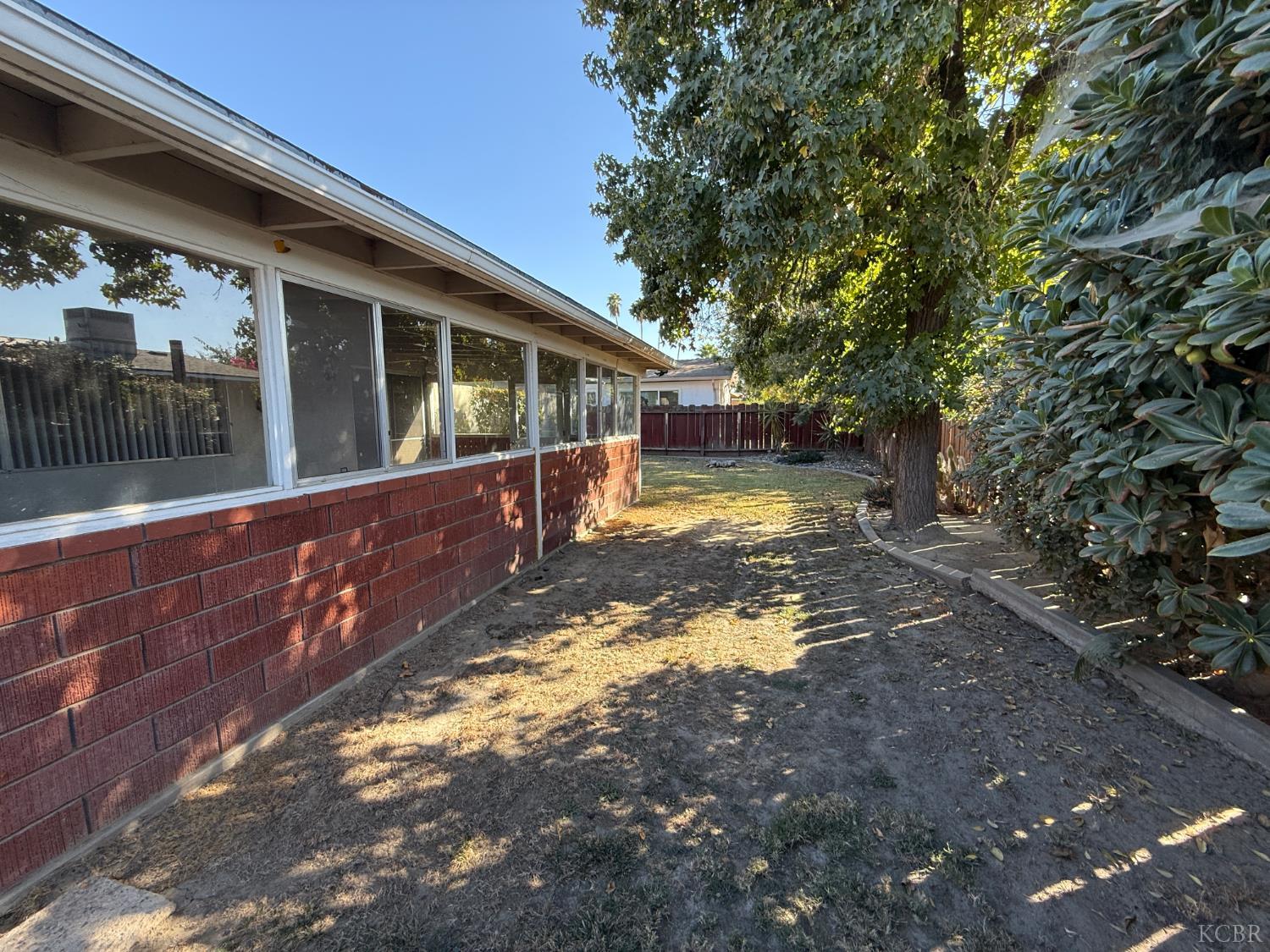 2264 Fairmont Dr, Hanford, CA 93230