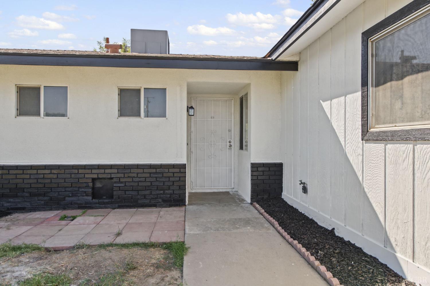 10129 Heath St, Hanford, CA 93230