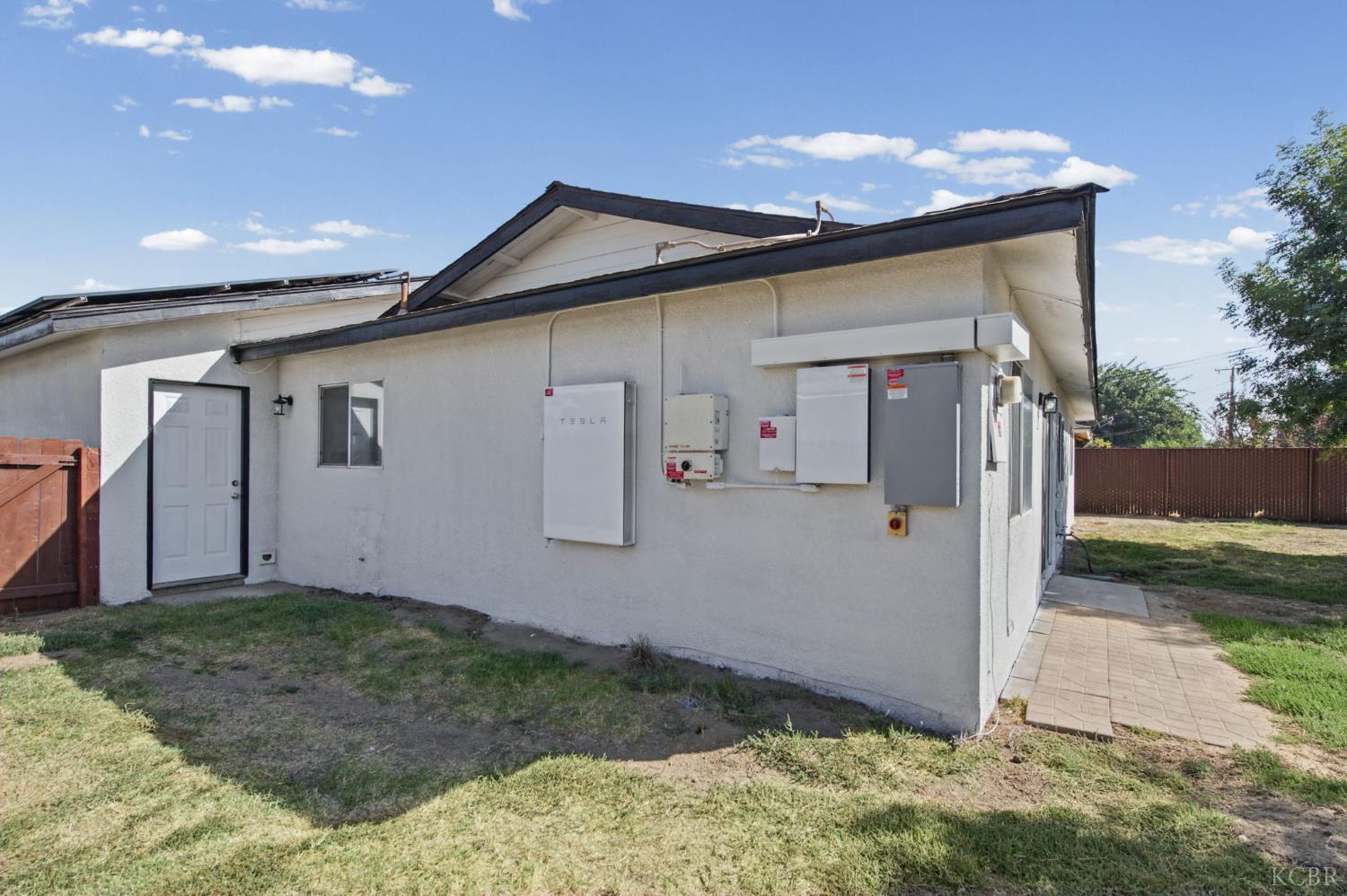 10129 Heath St, Hanford, CA 93230