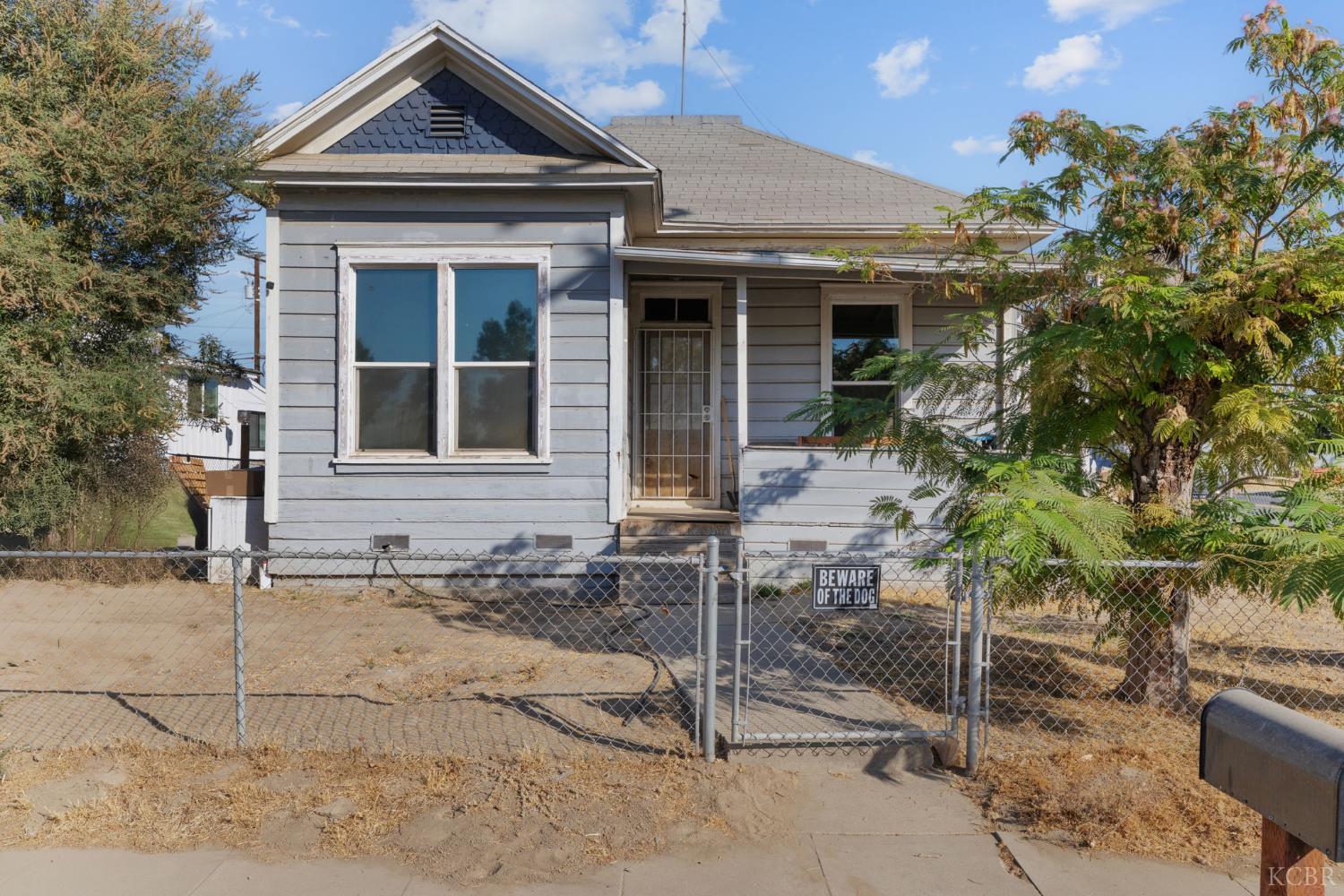 130 E 4th St, Hanford, CA 93230