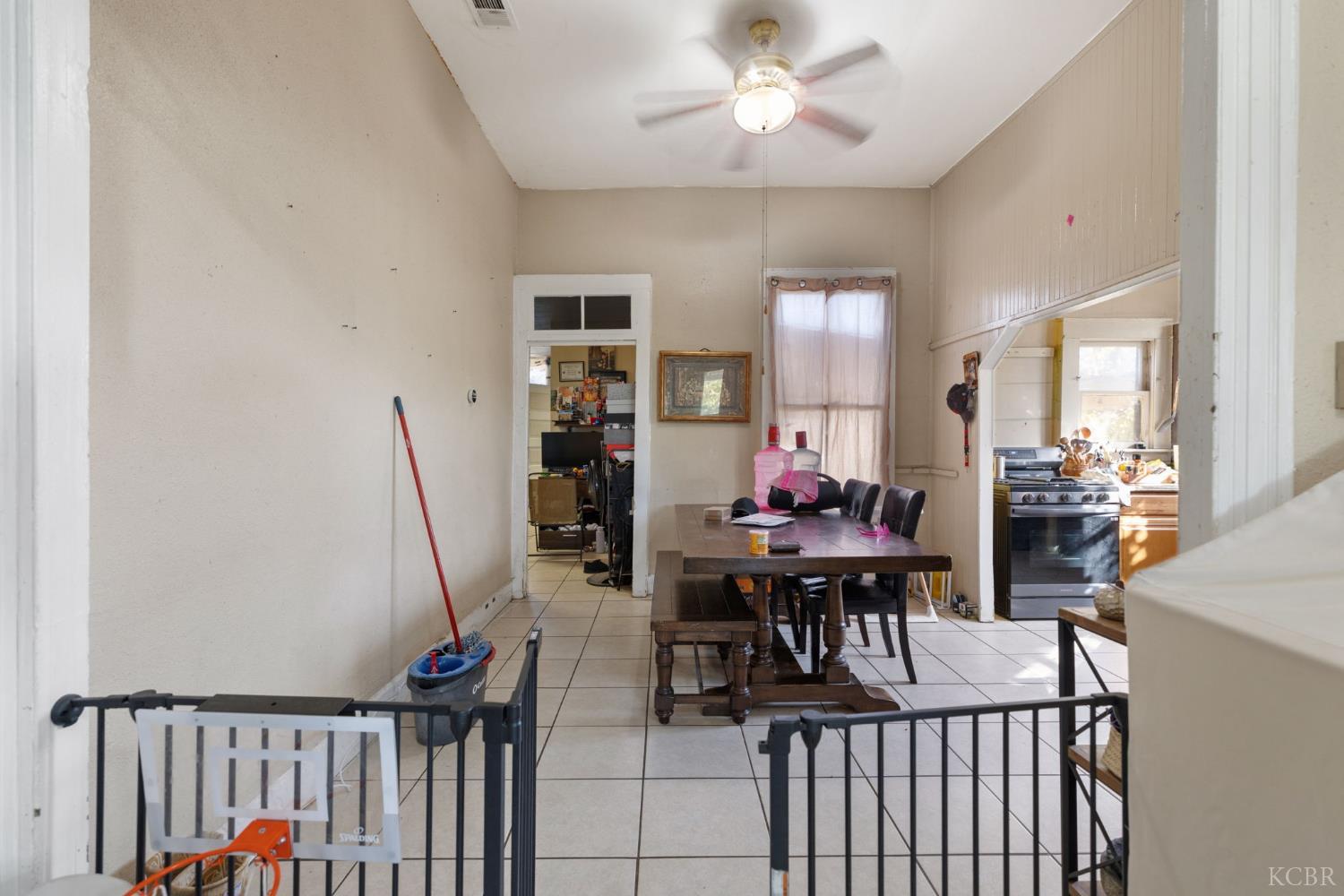 130 E 4th St, Hanford, CA 93230