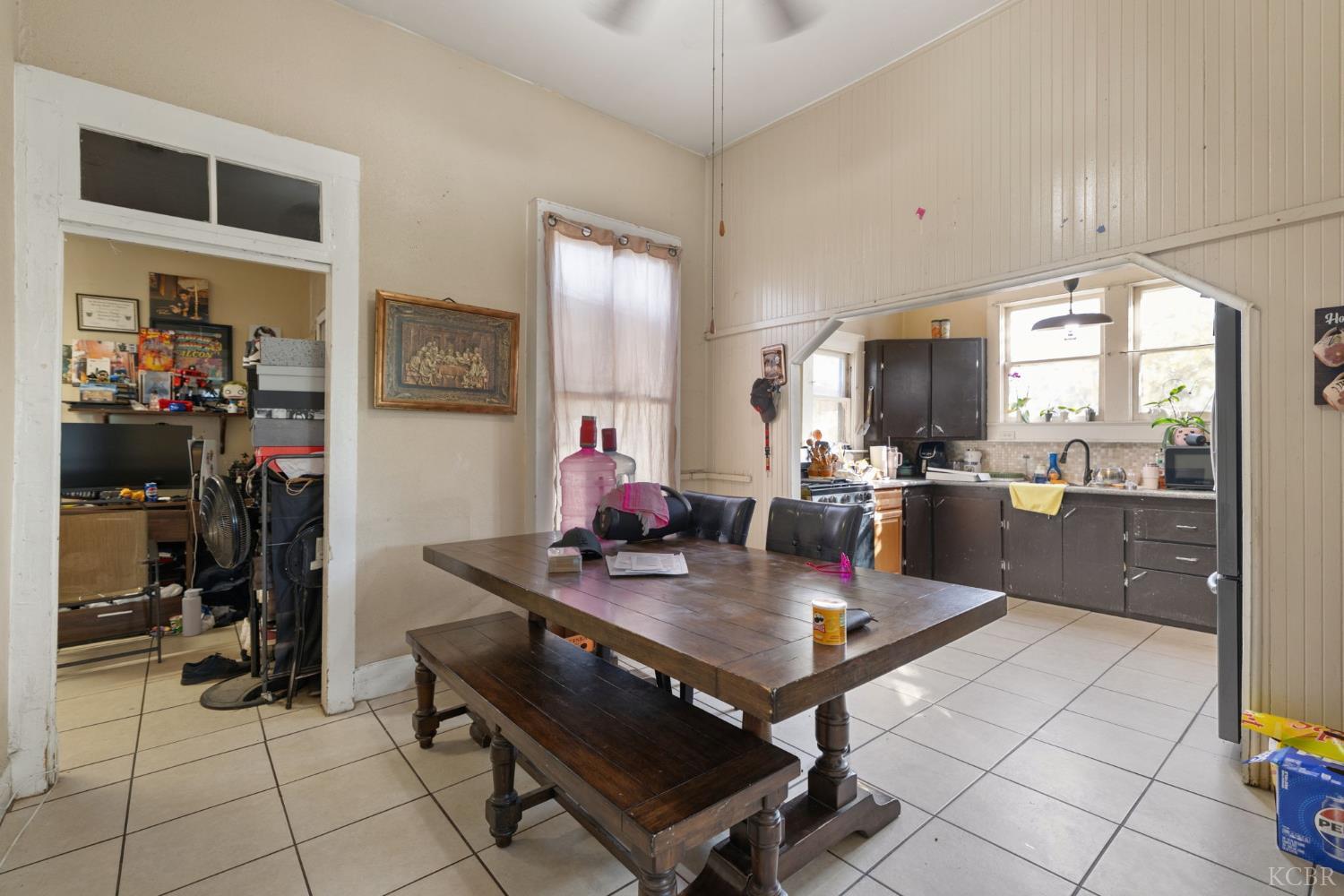 130 E 4th St, Hanford, CA 93230