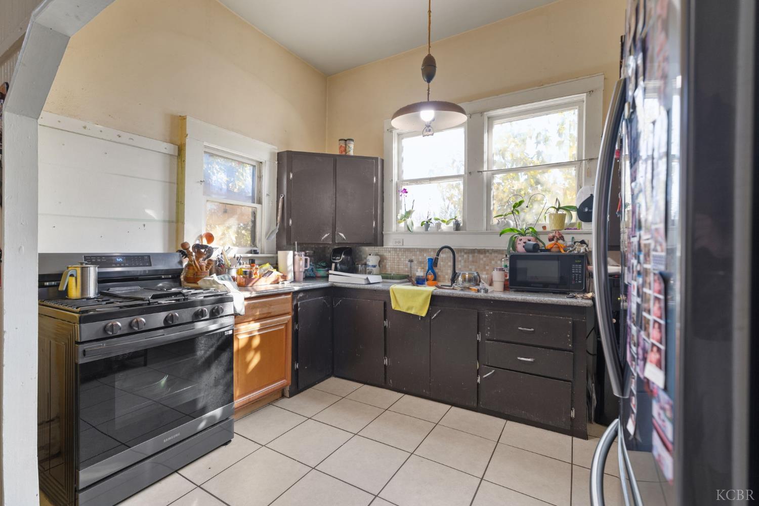 130 E 4th St, Hanford, CA 93230