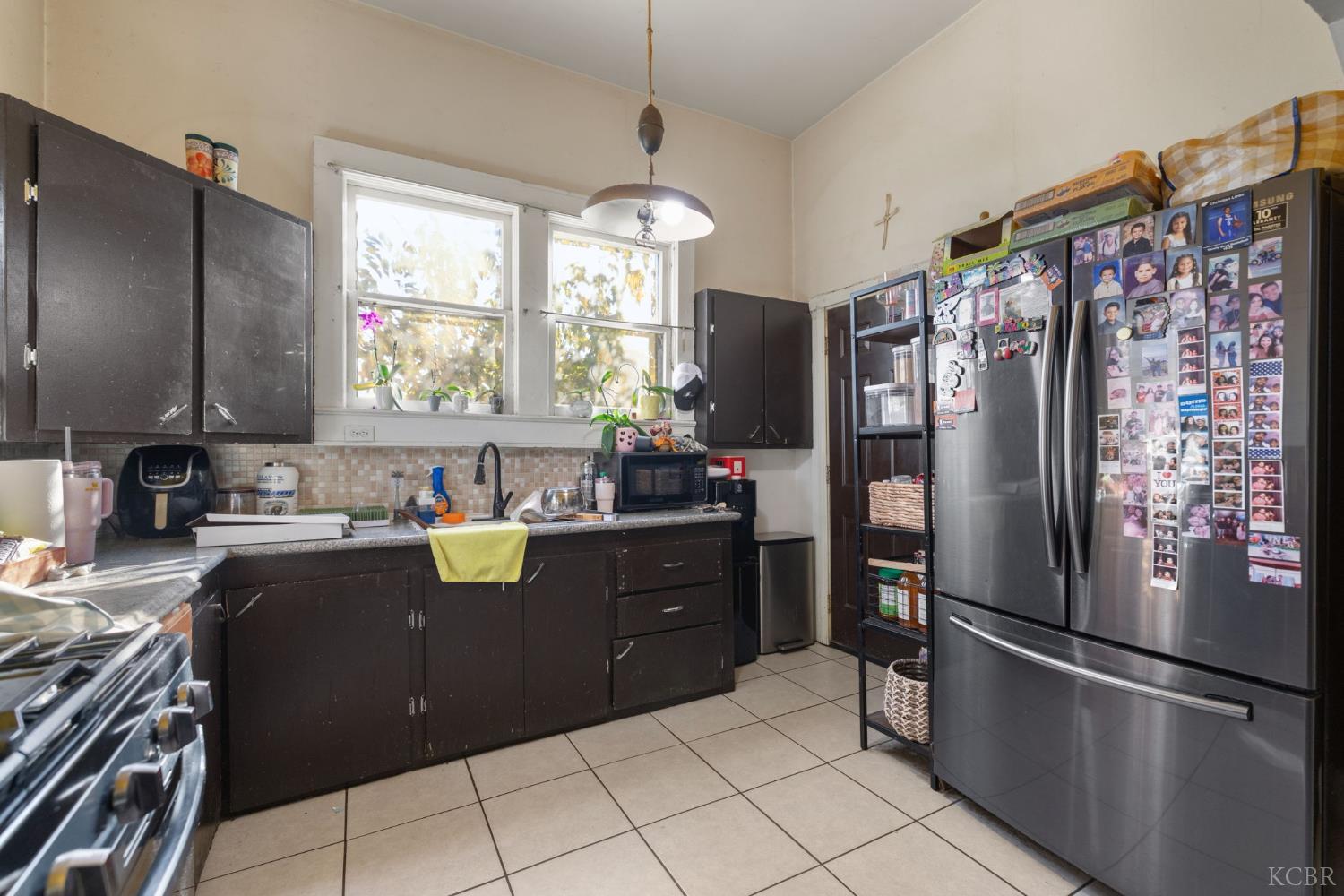 130 E 4th St, Hanford, CA 93230