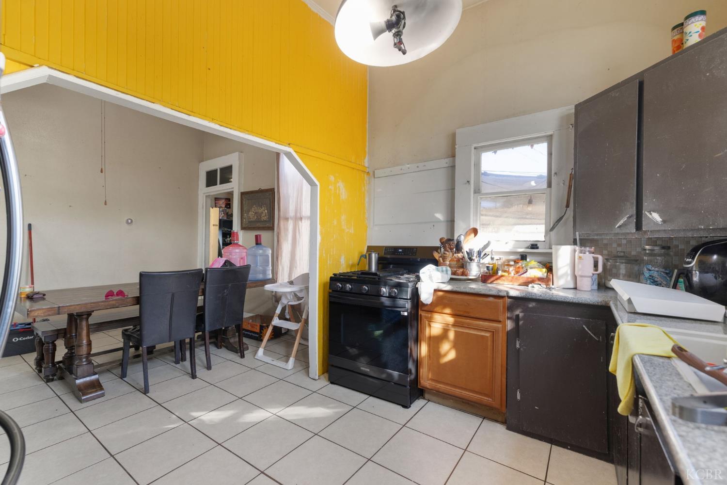 130 E 4th St, Hanford, CA 93230