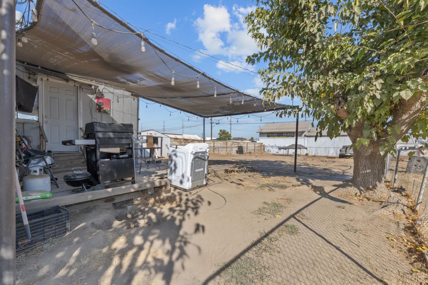 130 E 4th St, Hanford, CA 93230