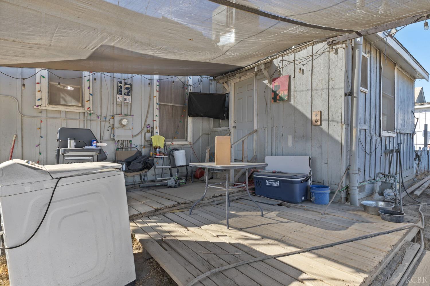 130 E 4th St, Hanford, CA 93230