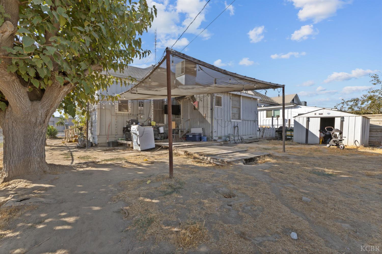 130 E 4th St, Hanford, CA 93230