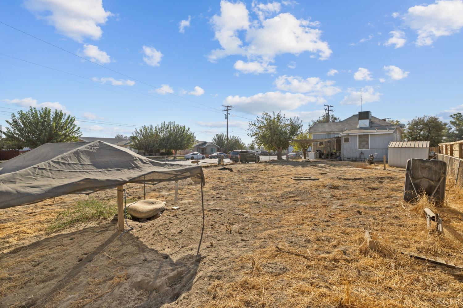130 E 4th St, Hanford, CA 93230