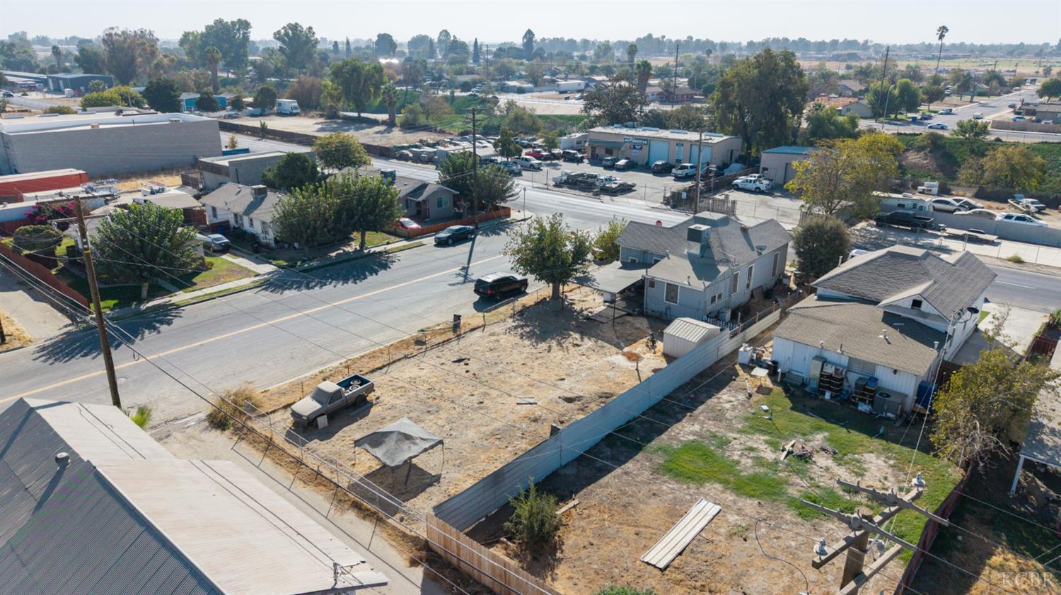 130 E 4th St, Hanford, CA 93230