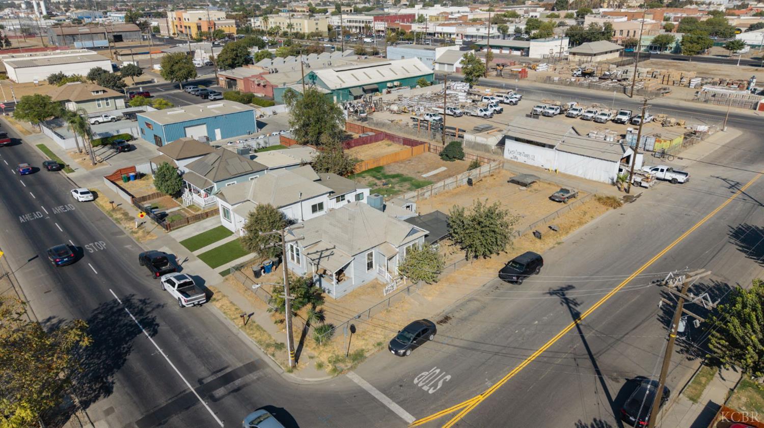 130 E 4th St, Hanford, CA 93230