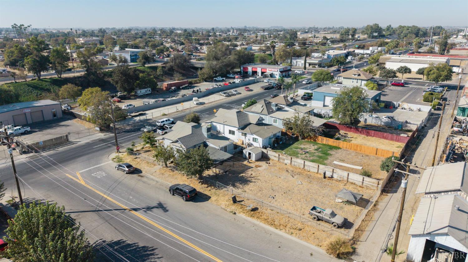 130 E 4th St, Hanford, CA 93230