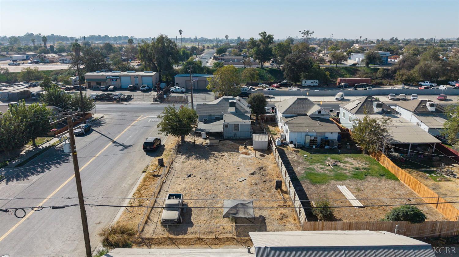 130 E 4th St, Hanford, CA 93230
