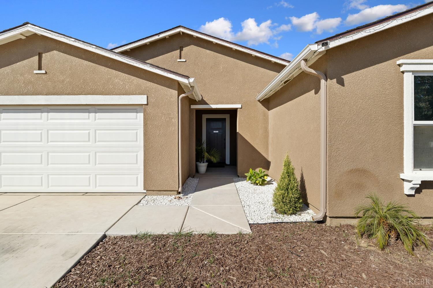 562 W Greenwood Ave, Woodlake, CA 93286