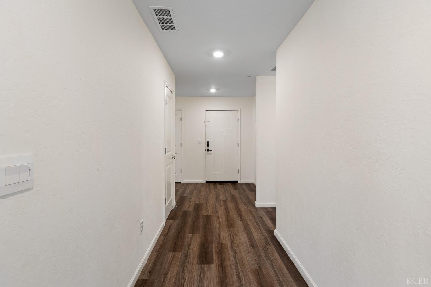 562 W Greenwood Ave, Woodlake, CA 93286