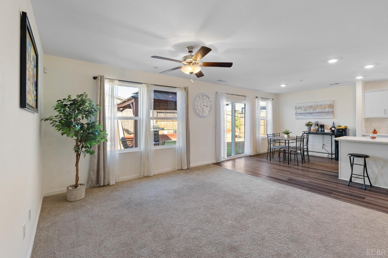 562 W Greenwood Ave, Woodlake, CA 93286