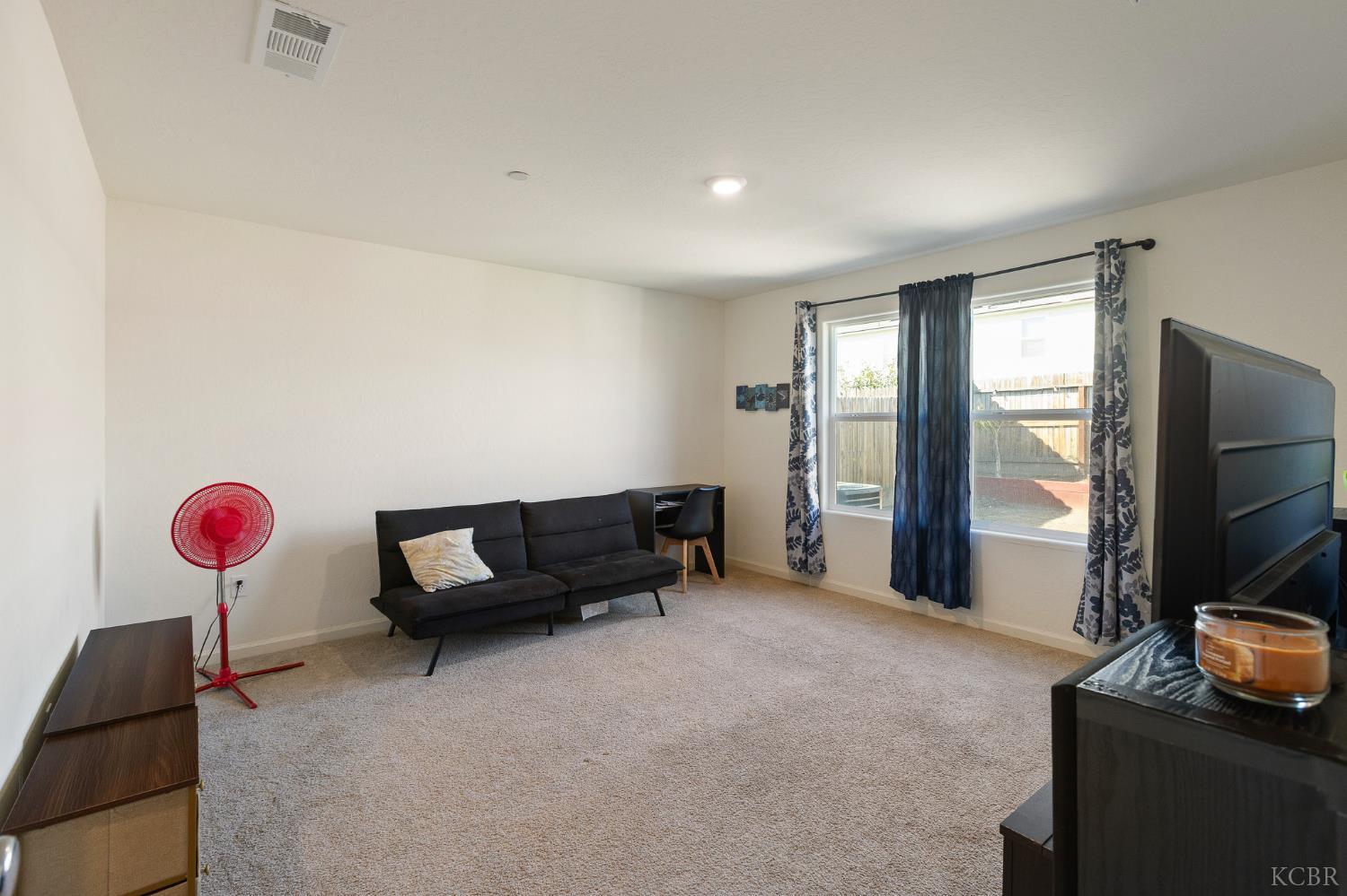 562 W Greenwood Ave, Woodlake, CA 93286