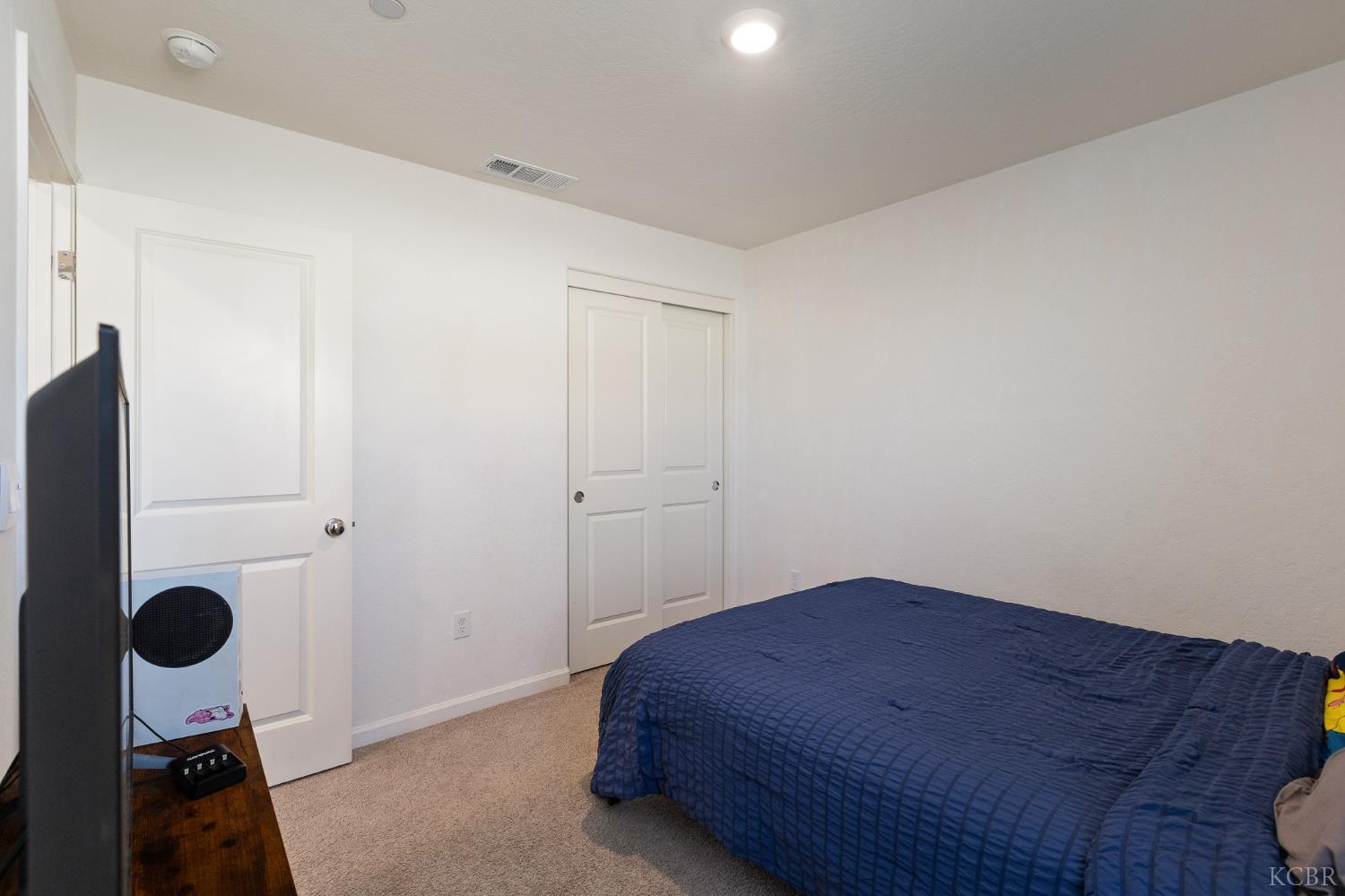 562 W Greenwood Ave, Woodlake, CA 93286