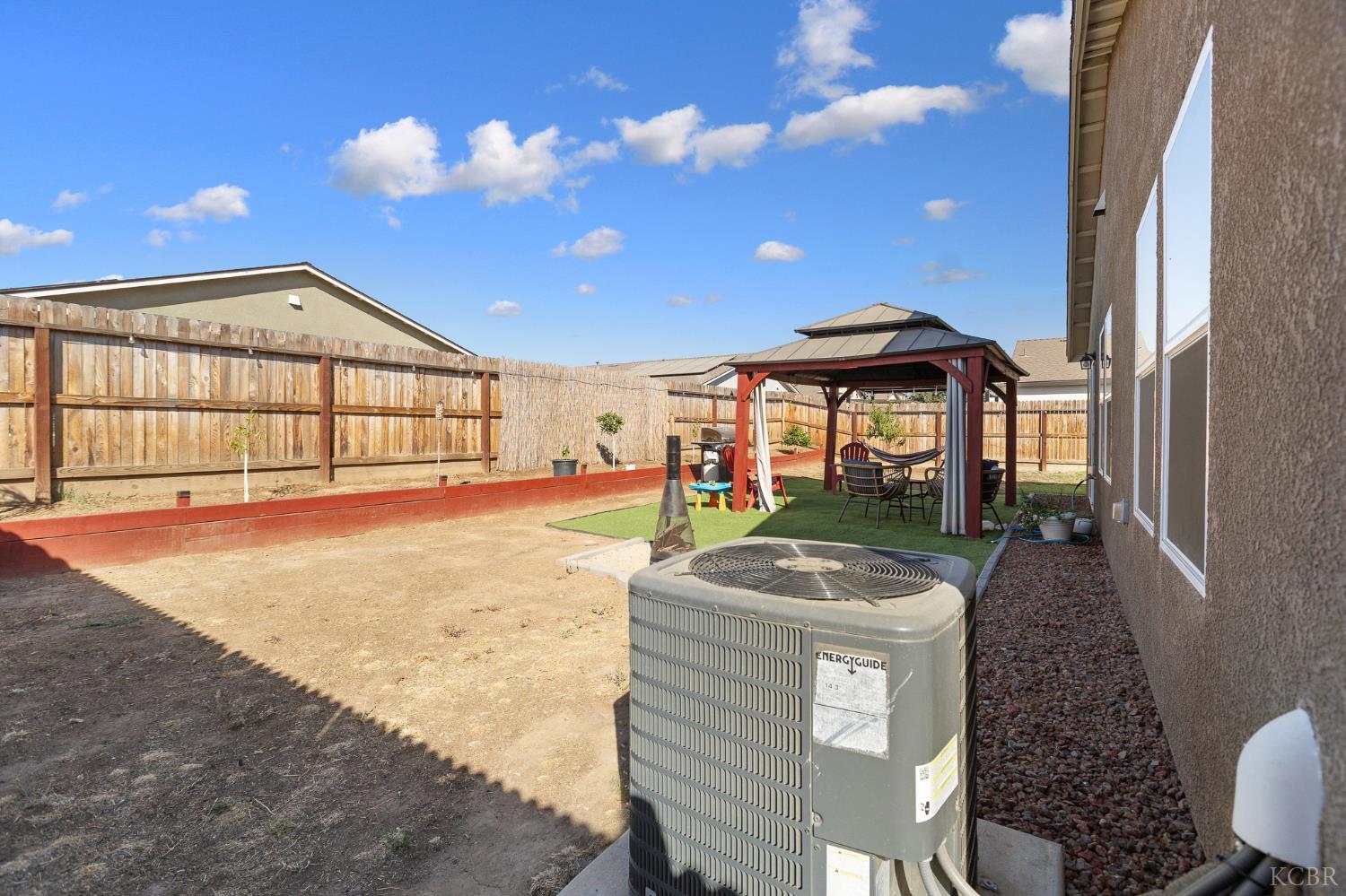 562 W Greenwood Ave, Woodlake, CA 93286