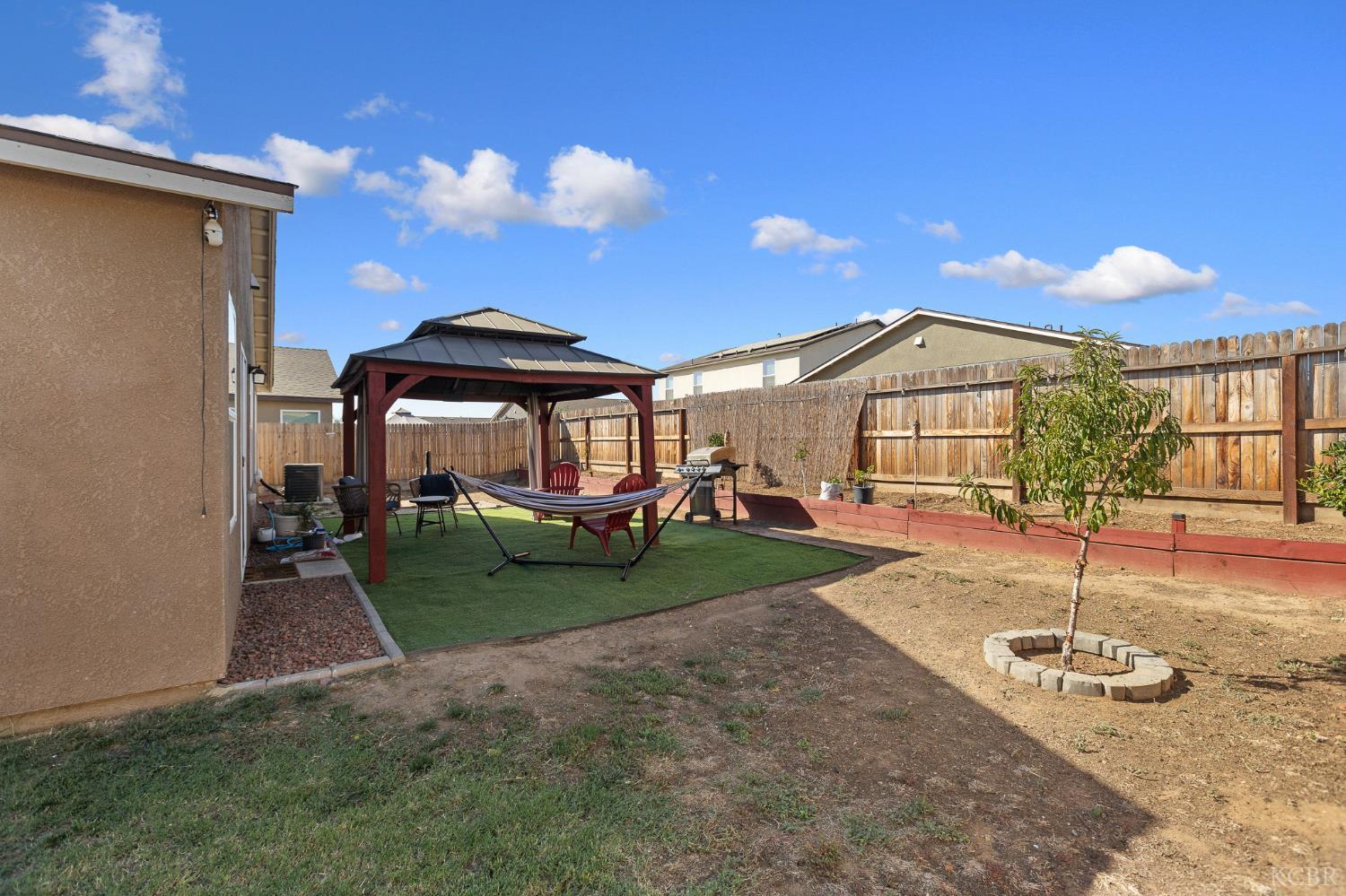 562 W Greenwood Ave, Woodlake, CA 93286
