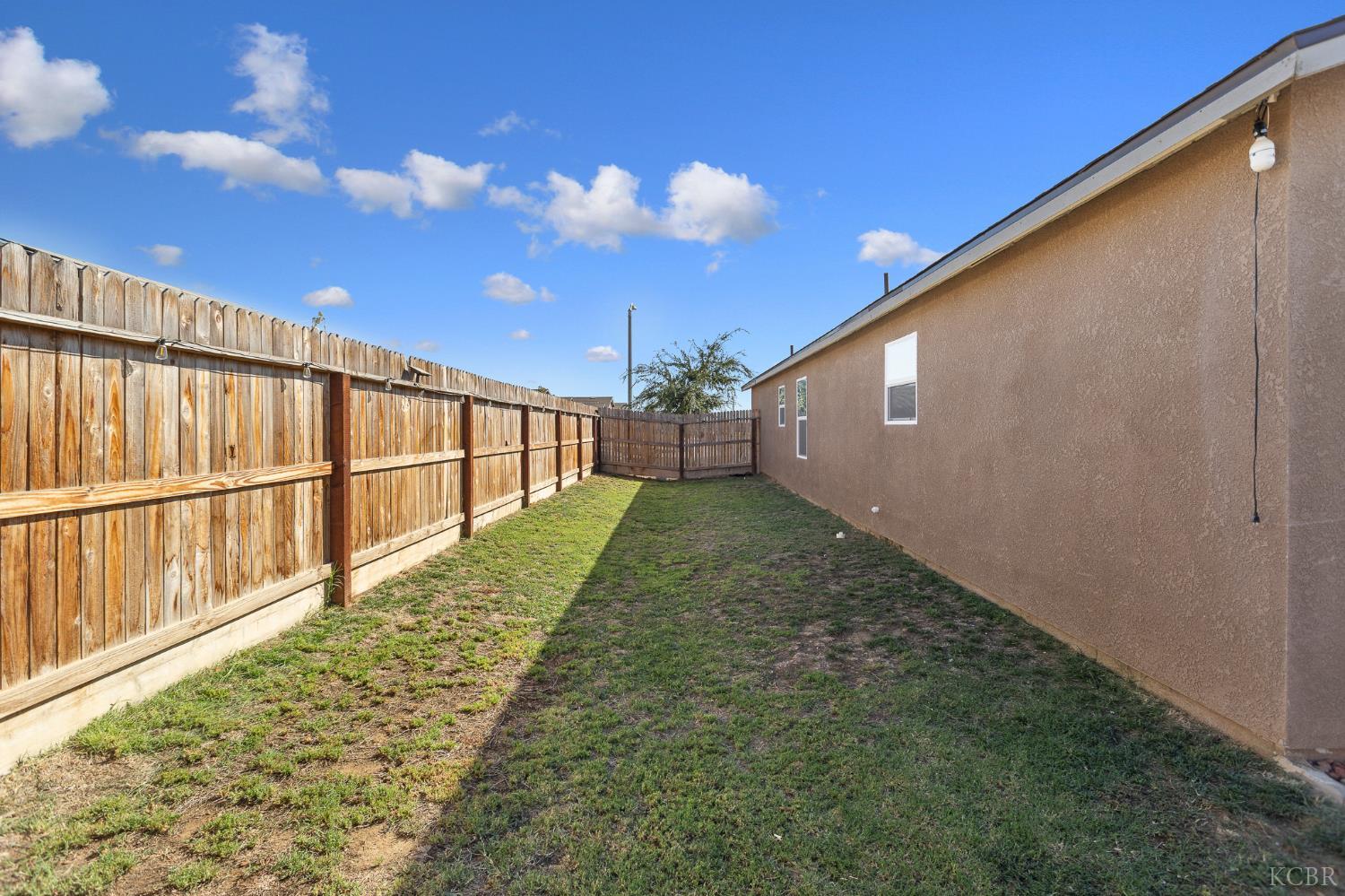 562 W Greenwood Ave, Woodlake, CA 93286