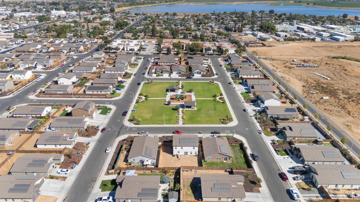 562 W Greenwood Ave, Woodlake, CA 93286