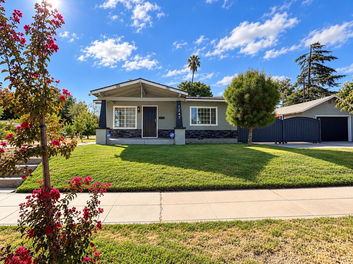 1247 E Cortland Ave, Fresno, CA 93704