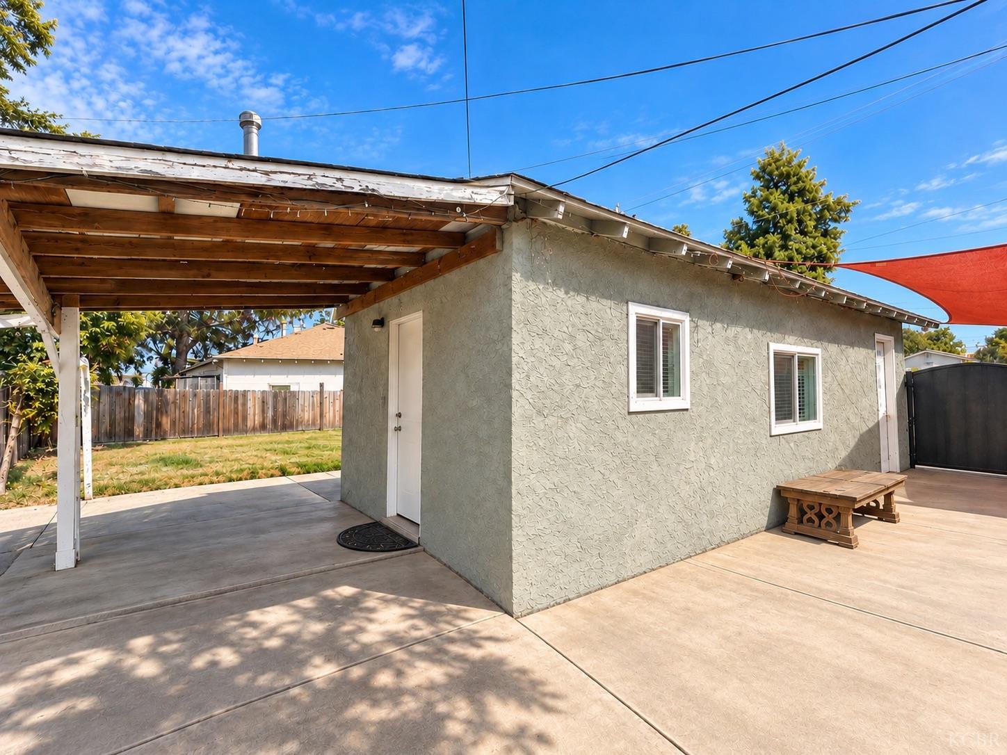 1247 E Cortland Ave, Fresno, CA 93704